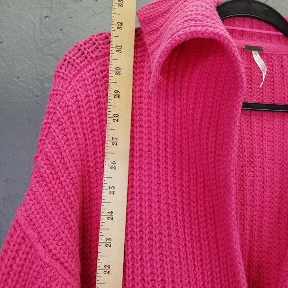 Free People Swim Too Deep Cardigan Sweater S Oversized Chunky Knit Fuchsia Flame - Picture 15 of 16